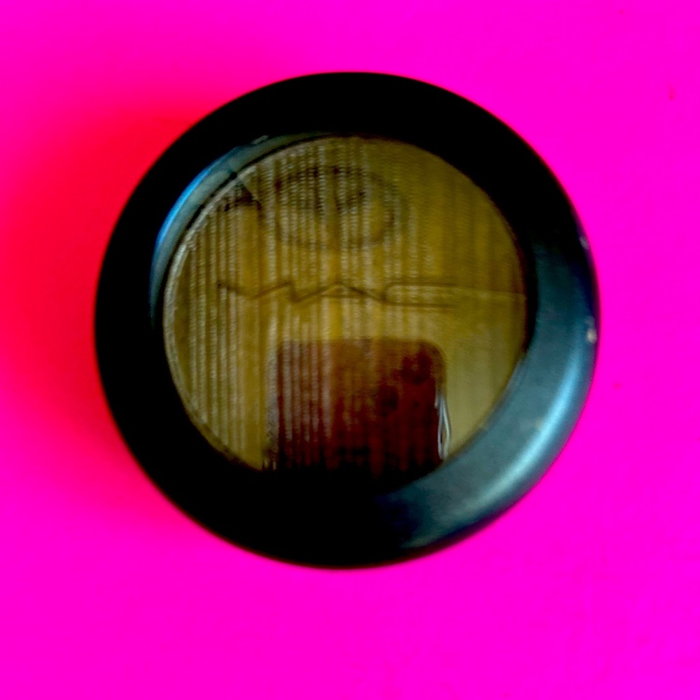 New MAC Metal-x Cream Shadow- Gold Carbon